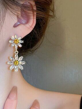NEW Fresh Glam Clear and Yellow Crystal Double Daisy Drop Earrings